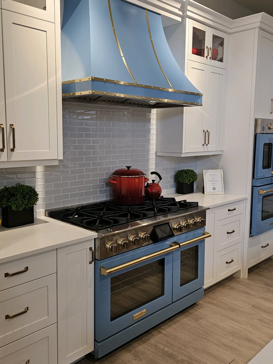 We’re loving this BlueStar display at @KAMappliancesMAin Hyannis! Experience the power of BlueStar for yourself at one of our authorized dealers across the US and Canada. Find one near you now! bit.ly/2Mr4rCN