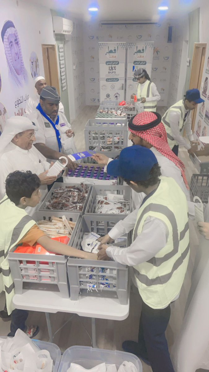SharqiyaOyun's tweet photo. جهود المتطوعين وشركاء النجاح تسجل تميز في مبادرة #أفطر_معنا لمرتادي طريق الأحساء الدمام https://t.co/9eQfzpfIU1