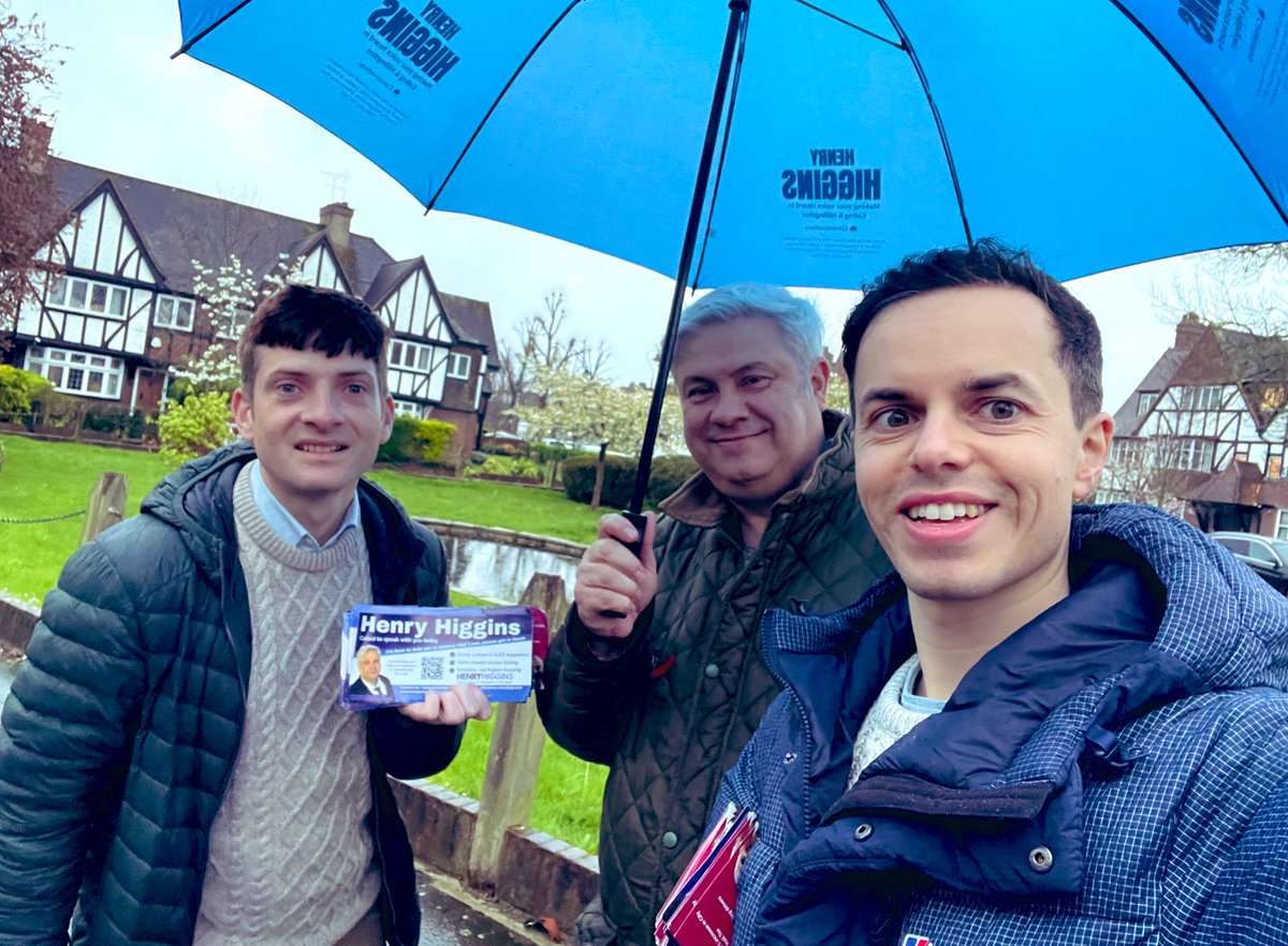 Lots of conversations on the doorstep over the last few days. @Ealing_Tories out in Northfields yesterday and in Hanger Hill this evening with @henry4gla . Crime a big concern, @Councillorsuzie and Henry have a plan to increase investment in the police 👮 #LondonElections2024