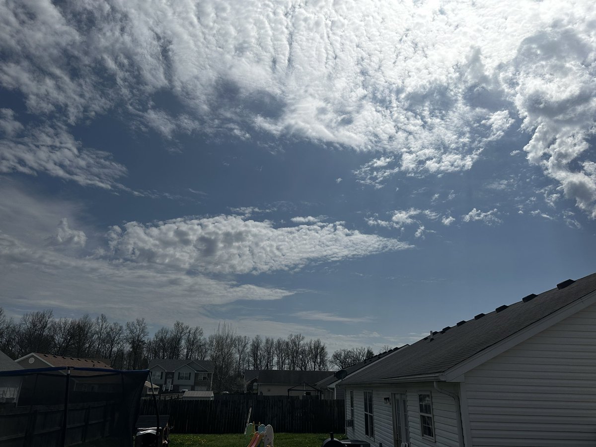 jollytyme's tweet photo. Bright and sunny bullitt county KY https://t.co/wHos4nYCcS