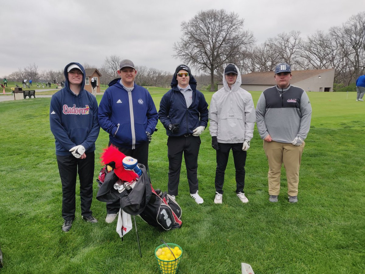 EudoraGolf's tweet image. Our junior varsity golfers began their season today at @LakeShawneeGC today for the @SHHSThunderbird Invite. Low🌡️ temperatures = low ⛳ scores, right? #EudoraProud #BringOnSpring
