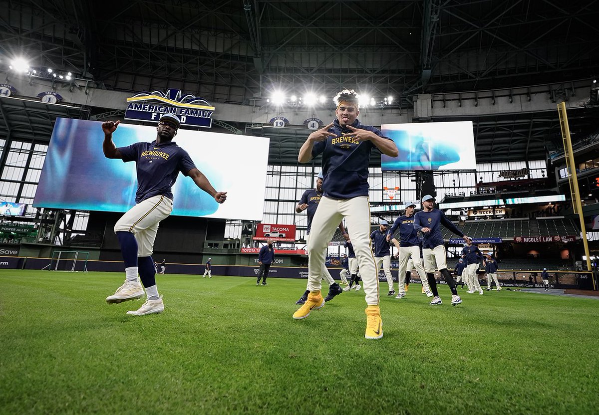 Milwaukee Brewers tweet media