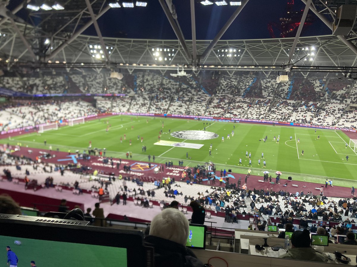 📍West Ham vs Tottenham. 

Two teams who will want to attack but questionable at the other end, expecting some goals tonight. 

Live blog with <a href="/OliverYew/">Oliver Yew</a>: skysports.com/football/west-…

#WHUFC #THFC