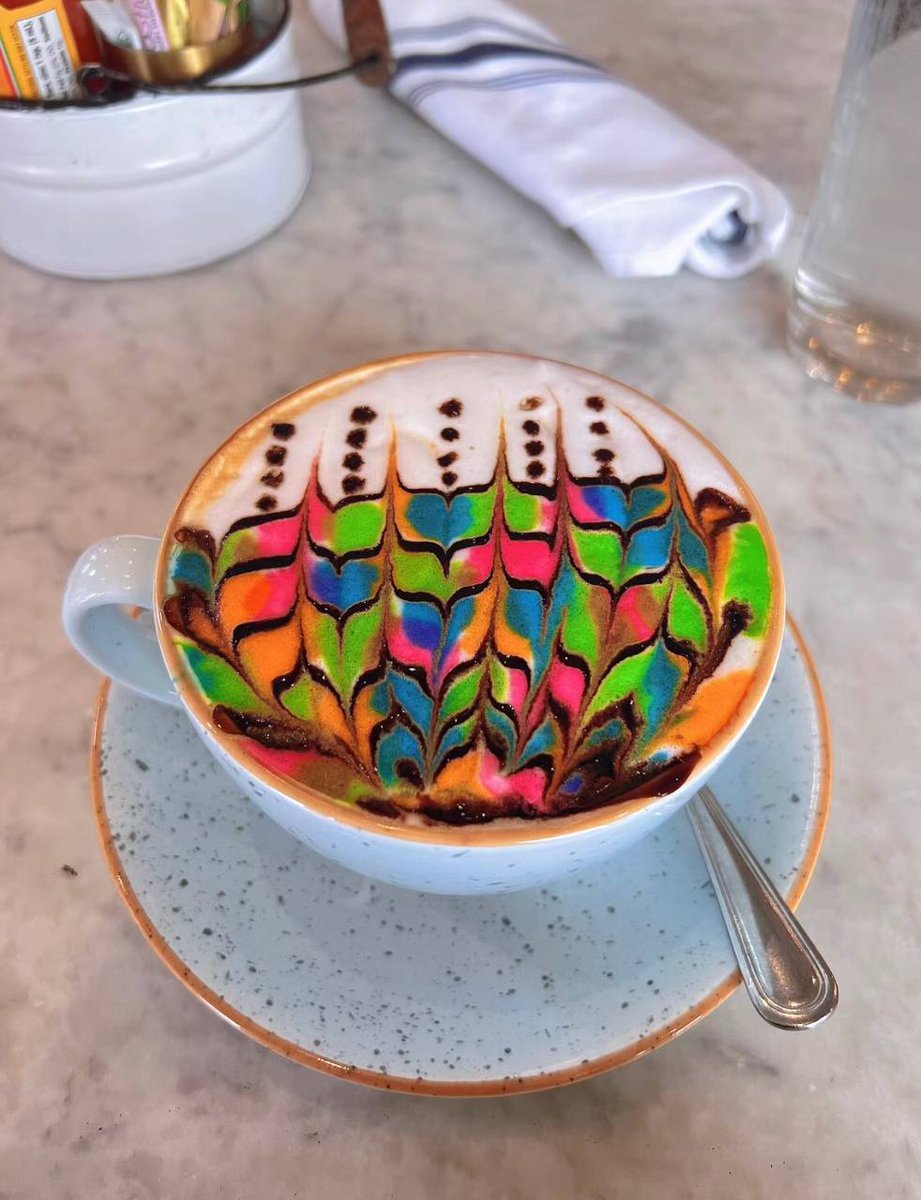 Although I didn’t see a rainbow today, it would be nice to drink a cup of coffee as beautiful as a rainbow