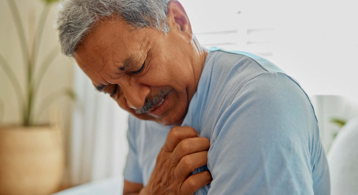 Someone in the U.S. suffers a heart attack every 40 seconds, but a quick emergency response can help save lives. DaMarcus Baymon, MD, a Brigham & Women’s Faulkner emergency medicine doctor, explains what to do if you think someone is having a heart attack. spklr.io/6010oJAr