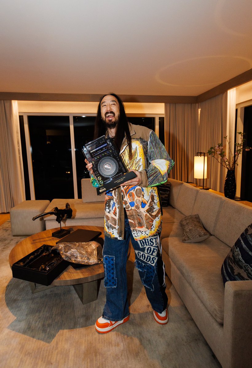 steveaoki tweet picture