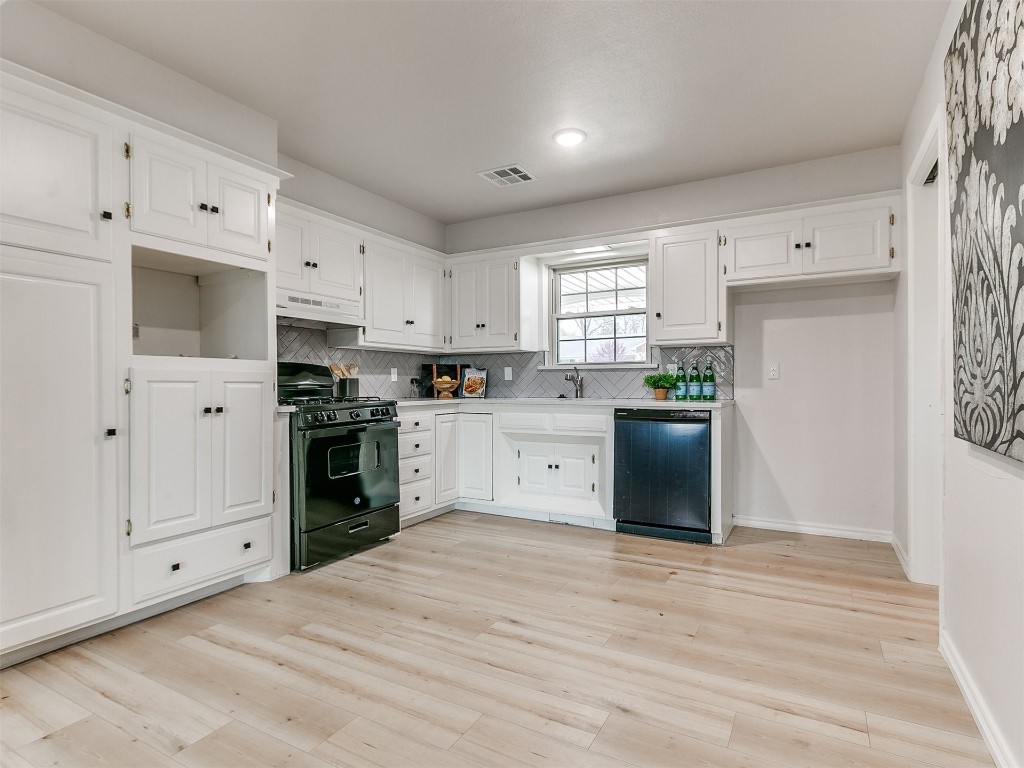 kat_sells_okc's tweet image. 𝐇𝐢𝐝𝐝𝐞𝐧 𝐆𝐞𝐦 𝐀𝐥𝐞𝐫𝐭! 𝐑𝐞𝐦𝐨𝐝𝐞𝐥 𝐌𝐞𝐞𝐭𝐬 𝐏𝐞𝐫𝐟𝐞𝐜𝐭 𝐋𝐨𝐜𝐚𝐭𝐢𝐨𝐧!

kathleenforrest.com/homes-for-sale…

#JustListed #PennSquareLiving #UniqueFind #RemodeledGem #HiddenRoomSurprise #CityLiving #KathleenForrest #MetrobrokersofOklahoma #TogetherAchievingTheExtraOrdinary