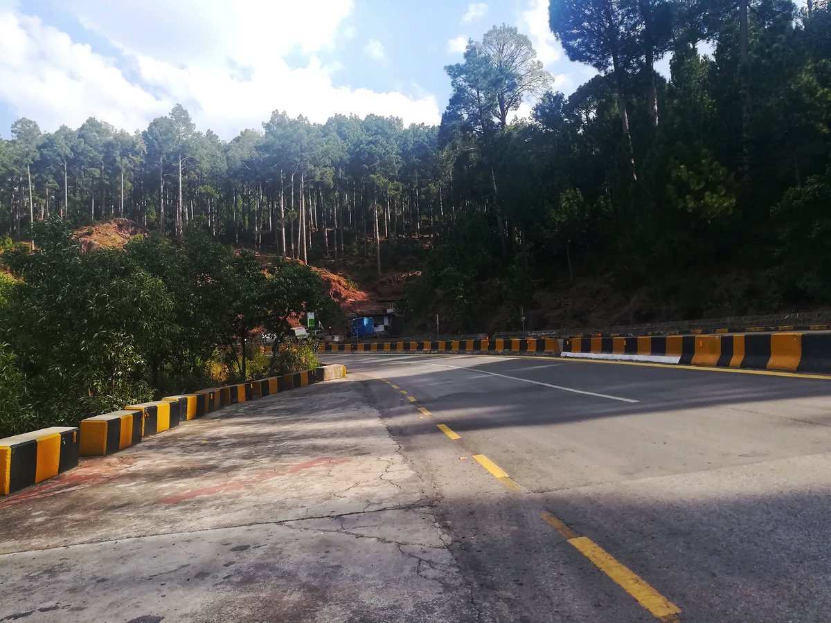 EcoVibeExplorer's tweet photo. Landscapes around NathiaGali, Khyber Pakhtunkhwa, Pakistan.
#Pakistan #DestinationPakistan https://t.co/JLcmSQf8a2