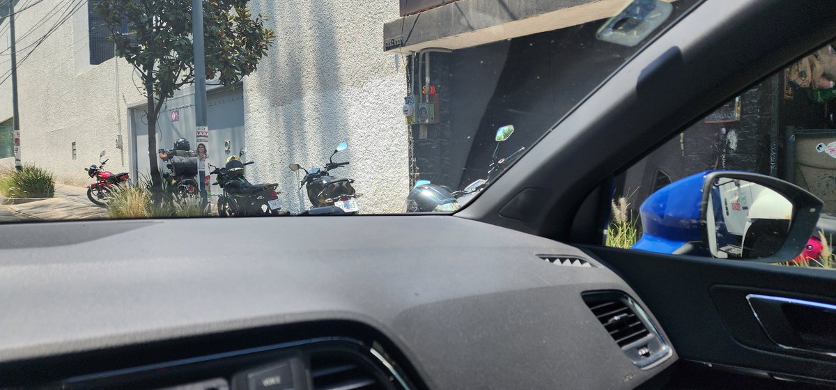 Hola <a href="/RappiMexico/">Rappi México</a> tienes un Turbo en Barranca del Muerto, Col. Crédito Constructor, el tema es que los repartidores se meten en sentido contrario por esa misma calle, transitan sobre la banqueta desde insurgentes, usando de estacionamiento la misma.