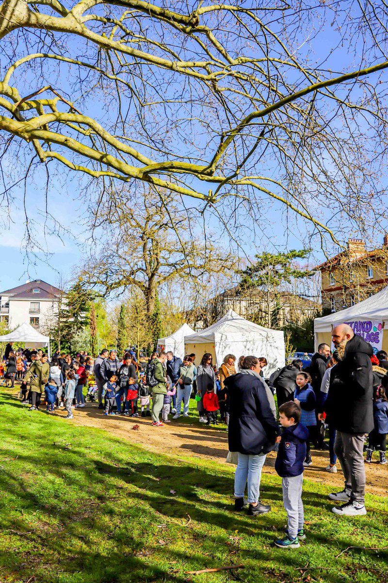 C’est la fête de #Pâques que les enfants attendaient avec impatience ! Pour annoncer le printemps, la Municipalité organisait une chasse aux œufs ce dimanche dans le parc Léon Bernard, pour le bonheur des plus petits qui sont tous repartis avec de belles surprises chocolatées.
