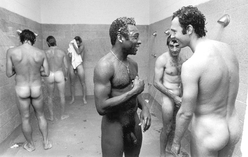Pele & Franz Beckenbauer in the #showers after a New York Cosmos game 1977. When men were men. No Shame or Fear! #OpenShowers #AlphaMales #LockerRoom RT