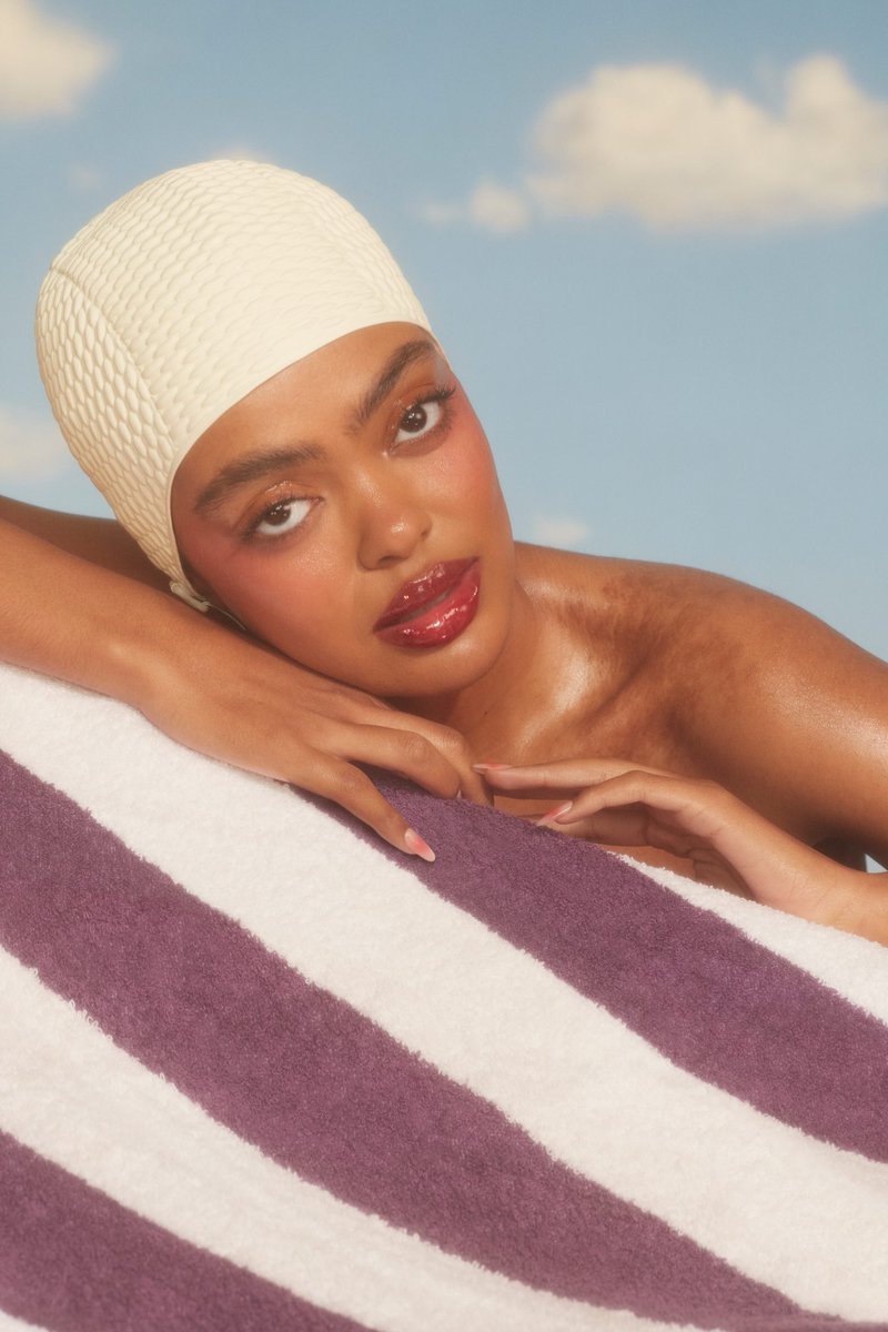 rembeauty's tweet image. juicy lips in one swipe 🍇 our new #essentialdrip glossy balm is formulated with hyaluronic acid + superfruit actives: pomegranate &amp;amp; passion fruit antioxidants, to protect &amp;amp; restore lips 

shop all 6 shades of glossy balm now on rembeauty.com featured here in “juicebox”