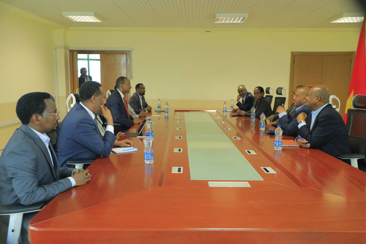 Adam Farah makes his debut trip to #Mekelle to kick-start delayed political talks between the federal government and Tplf. Ku soco Aadam Faarax.