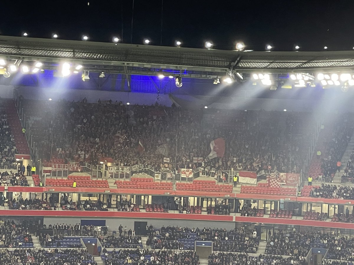 ActuL1_'s tweet image. L’ENORME parcage valenciennois à Lyon. 🔥❤️🤍

📸 @Dorian_Bonzom