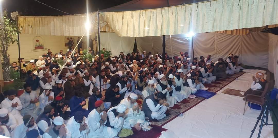 قائدِ جمعیت حضرت مولانا فضل الرحمٰن صاحب کے رہائش گاہ پر تراویح میں ختم القرآن کا بابرکت محفل♥️💛