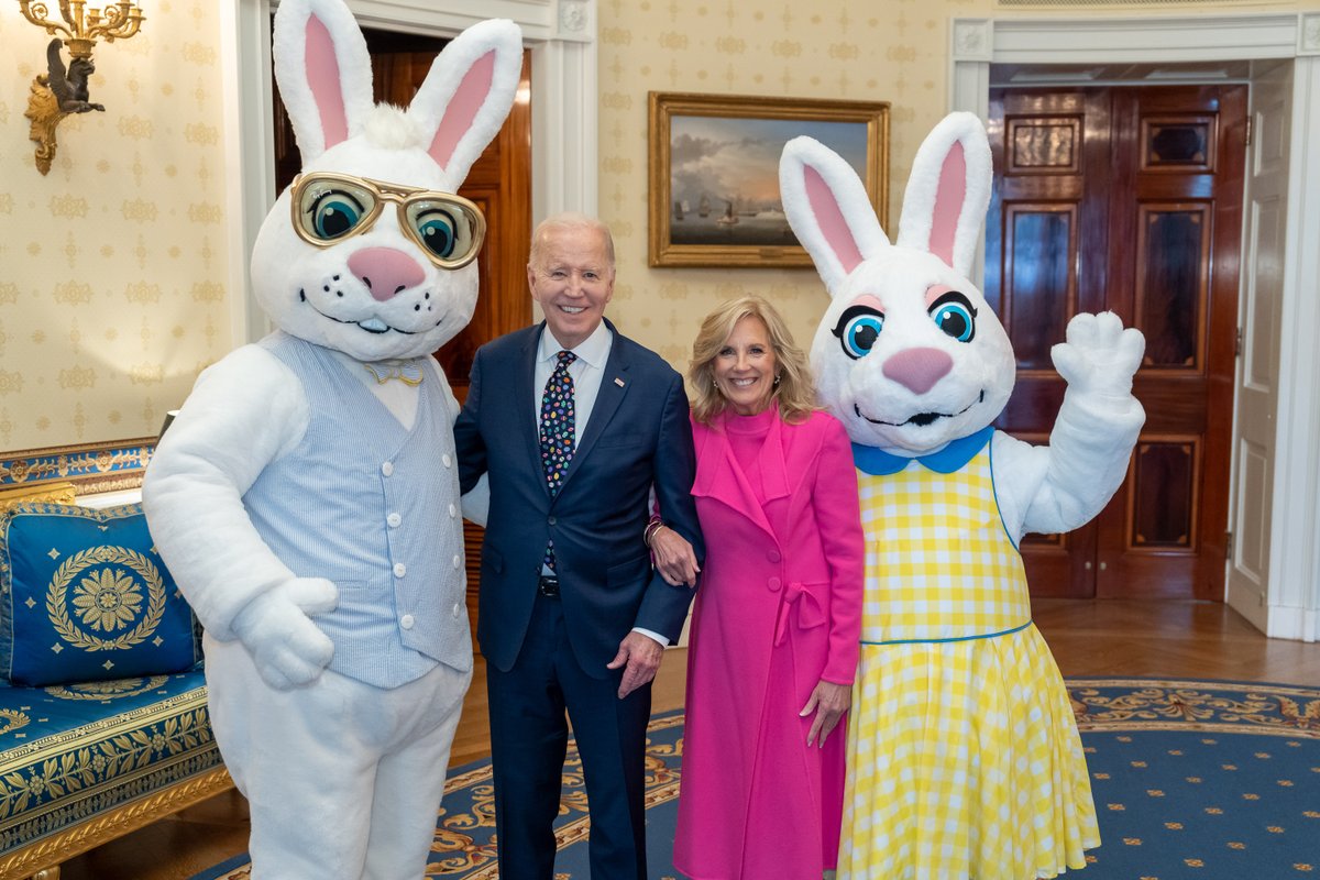 El Conejo de Pascua visitó la Casa Blanca el día de ayer para saludar al presidente Biden y a la Primera Dama.