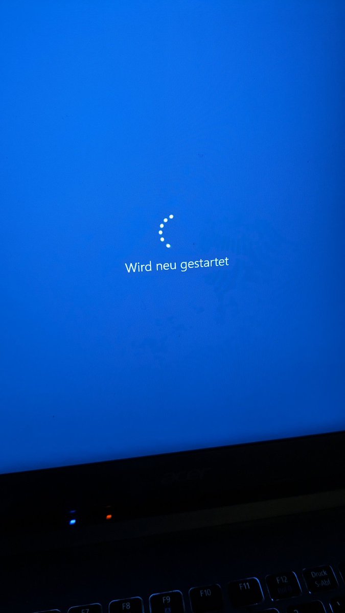 Warum genau dachte ich es sei eine gute Idee mit Windoof zu arbeiten? 
Gibt mir bitte  jemand Geld für ein neues MacBook?