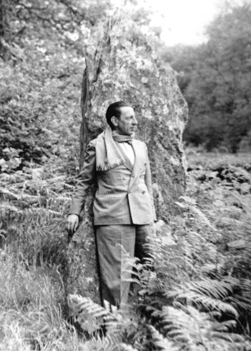 Paul Nash & Standing Stone 📷 Clare Neilson