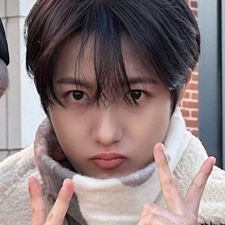 renjuns323's tweet photo. crazy mochi…. https://t.co/vhYdqeRXLj
