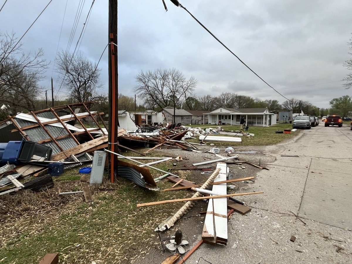 The NWS in Tulsa says the preliminary report indicates an EF-1 tornado hit Barnsdall, Oklahoma last night. @CBSNews @NewsOn6