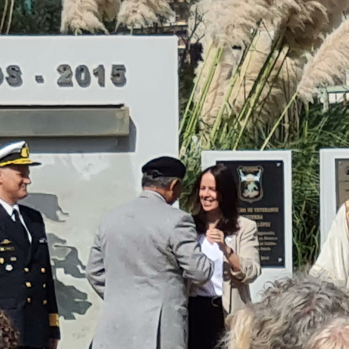 Alejandroati's tweet image. Acompañamos a nuestra Intendente @soledadmartinez en una nueva conmemoración y reconocimiento a nuestros héroes, caídos, veteranos de Malvinas y sus familias.