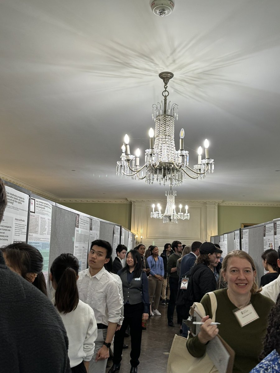 Great way to celebrate National Public Health week @Brown_SPH Public Health Research Day-Alumnae Hall abuzz w/ students sharing research Here’s Olivia Choi (sociodemographic&clinical variables re engagement in depression intervention) & Aseel Rafat (skilled nursing facilities)🎉