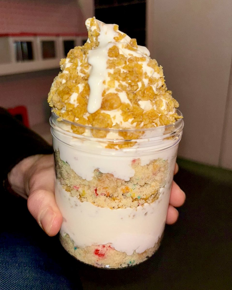 nobody panic but there's birthday cake crumbs, cornflake crunch, cereal milk soft serve & marshmallow GOO in there 📸: valshibites