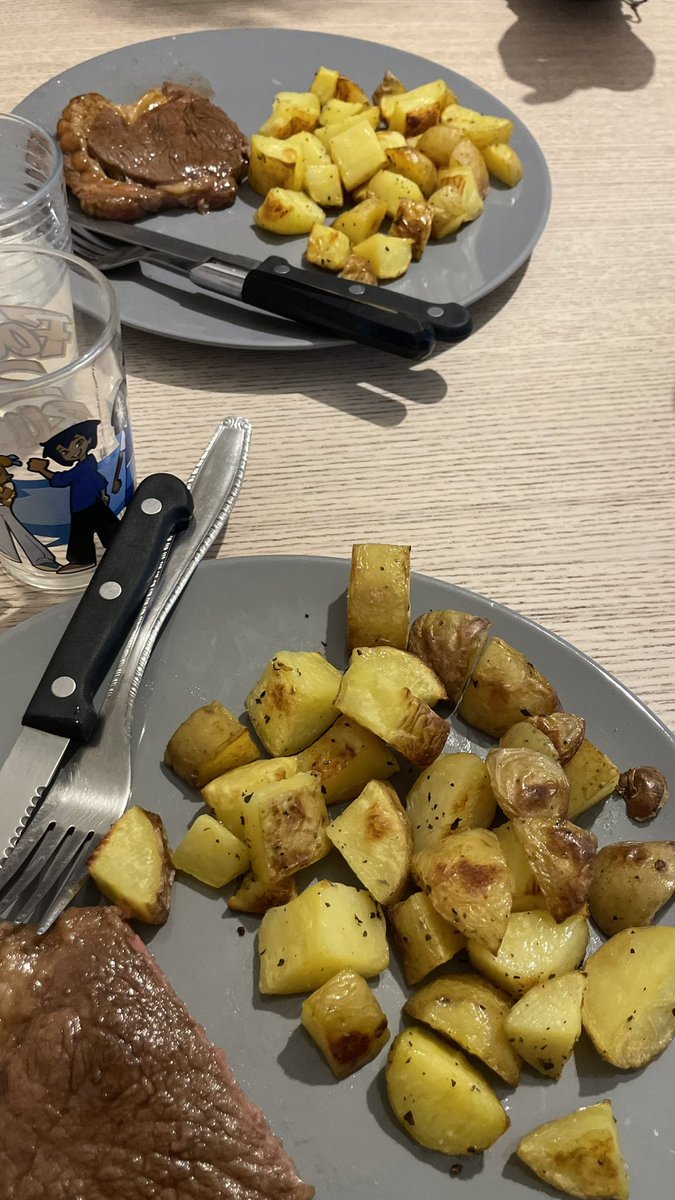 tulipe❀ #camaOUT tweet media