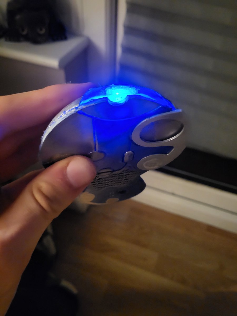 Cybermanalf's tweet photo. Decided to try a fun project and make the 15th Doctor's Sonic M̶o̶u̶s̶e̶ Screwdriver! Not perfect but very happy with it! #DoctorWho #3dPri https://t.co/yhbhWvFt9E