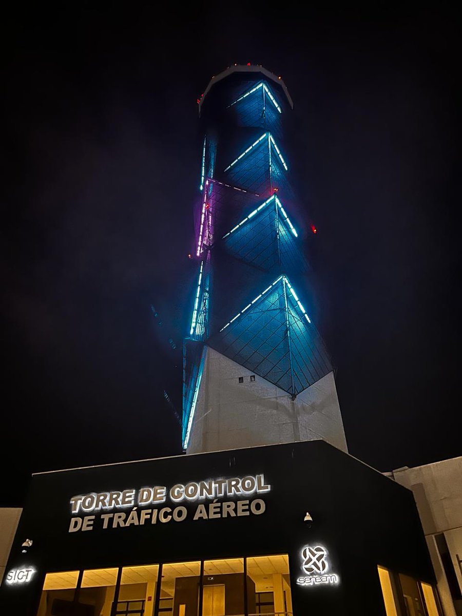 CanEmbMexico's tweet photo. To mark the Centennial of the @RCAF_ARC , the @senadomexicano , the @aifaaero and various buildings in #Guadalajara lit up in blue🛩️✨
Thank you @Sedenamx for celebrating with us!
#RCAF100
#100YearsOfFlyingBlue
#CanadaRemembers 💙 https://t.co/efRo3UvZ34