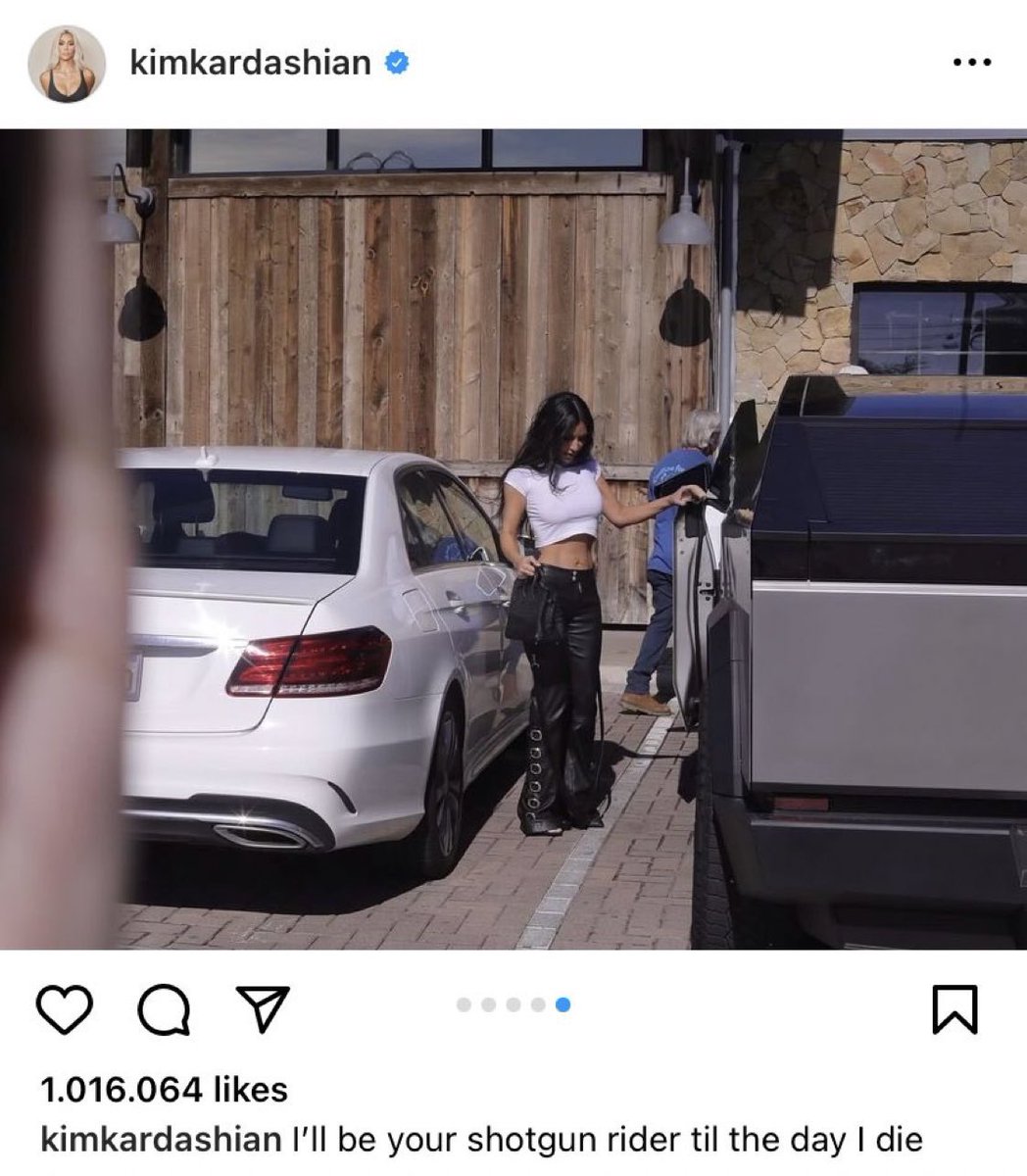 Kim Kardashian en su nueva publicación de Instagram añadió la letra de 'II MOST WANTED' en la descripción. “I'll be your shotgun rider til the day I die.”