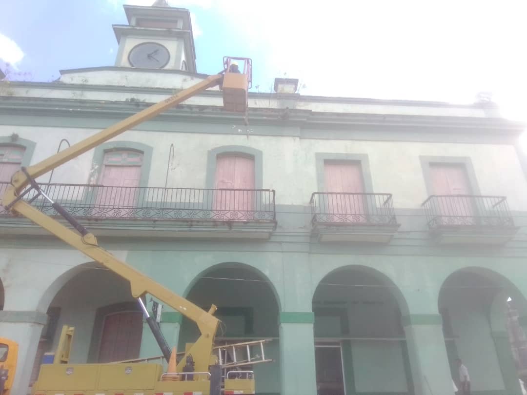 Los trabajadores de la UEB de la Empresa Eléctrica #PedroBetancourtEnVictoria acometen acciones para erradicar planteamientos de la población de la circunscripción #13 de Bolondrón....
#SiempreConElPueblo
#PoderPopular
#MatancerosEnVictoria