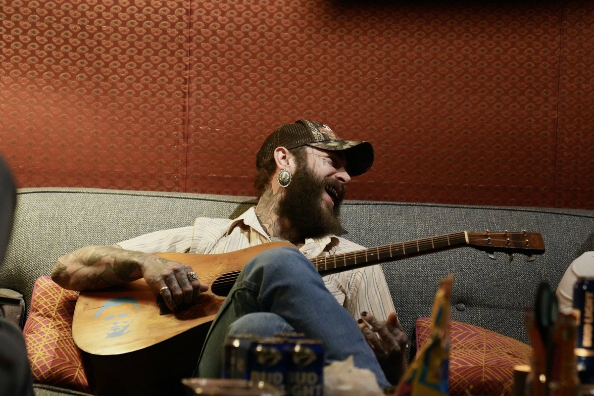 PostMalone's tweet image. workin:) 🍻