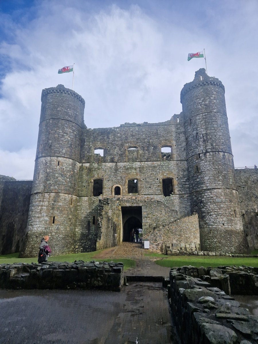 North #Wales beyond glorious this Easter. How lucky are we to be such close neighbours across Irish Sea! #Snowdonia #Llŷn #Harlech