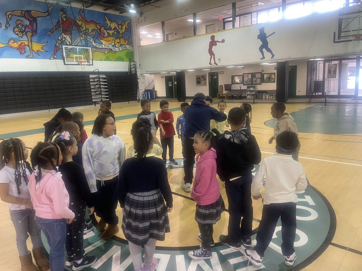 Launch of D9’s new Tee-ball team learning striking skills - thank you for your partnership @justintimebase1 & #robertoclementestatepark See our students from PS170 featured here!