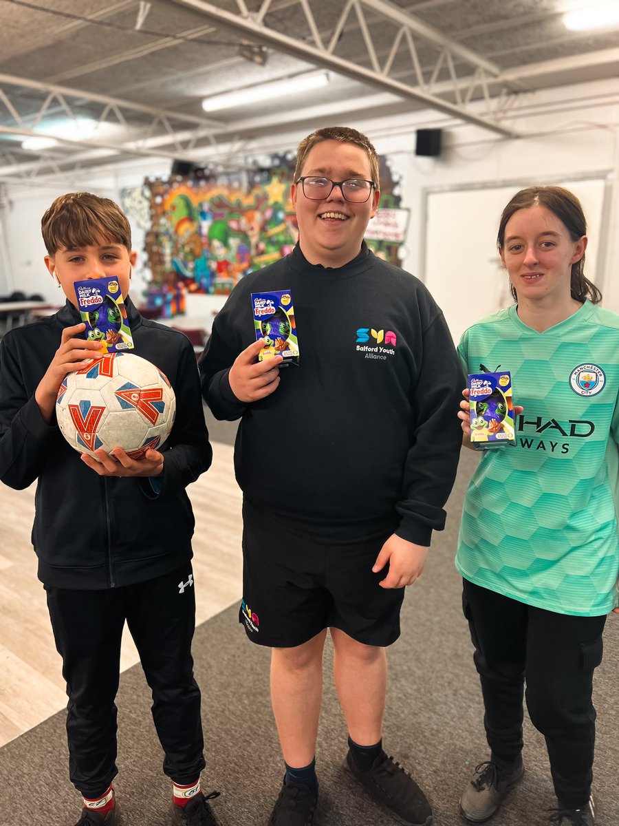 Smiles all round when our young people at BAYSE found they had been given an Easter egg from our partners at @ForHousing. 

Thank you!! 

@salfordleisure @salford_council 

#activecommunities #salfordcommunityleisure #salfordcouncil #forhousing