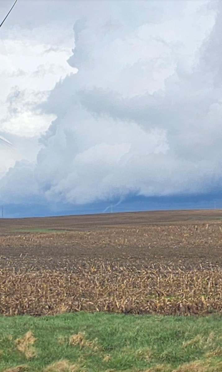 240pm: Tornado reported west of Kankakee Illinois a little bit ago via NWS Chat.  #ilwx