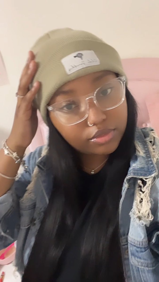 Hey guys  I’m Kash, I’m new to the twenty one pilots fandom and I’m 20 years old. 
I’ll be at the Duluth show in September!!!

🫶🏾🫶🏾🫶🏾🫶🏾