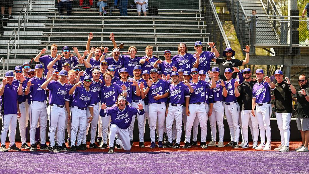 The <a href="/ucabears/">University of Central Arkansas</a> baseball team just beat #23 <a href="/HailStateBB/">Mississippi State Baseball</a> in Starkville, 7-6! Way to go, Bears!!