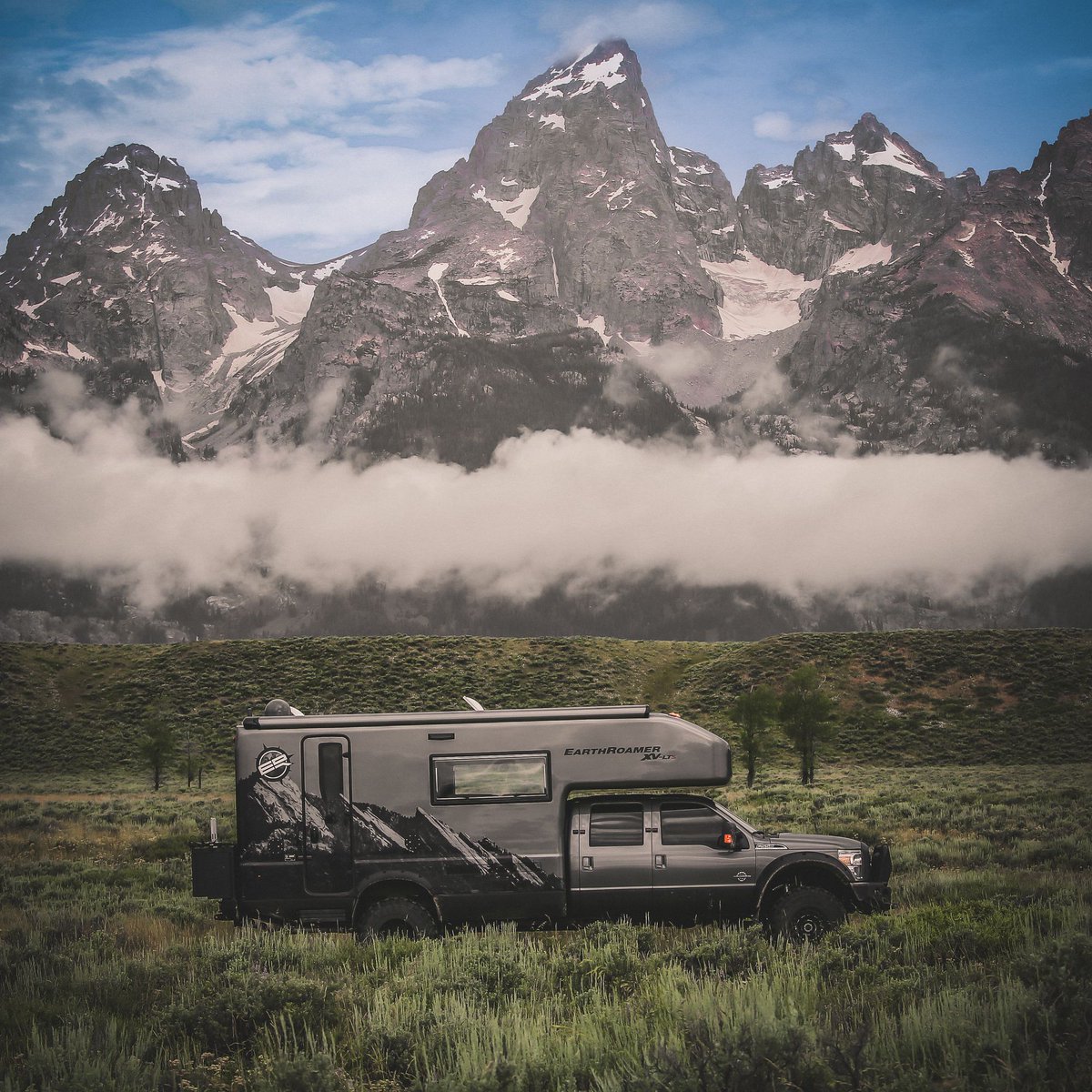 Waking up to mountain vistas that take your breath away, and the journey's just begun 🌄 · · · #earthroamer #offroad4x4 #expeditionvehicle #campinglife #overlanding #4x4life #4x4trucks #vanlife #vanlifeadventures