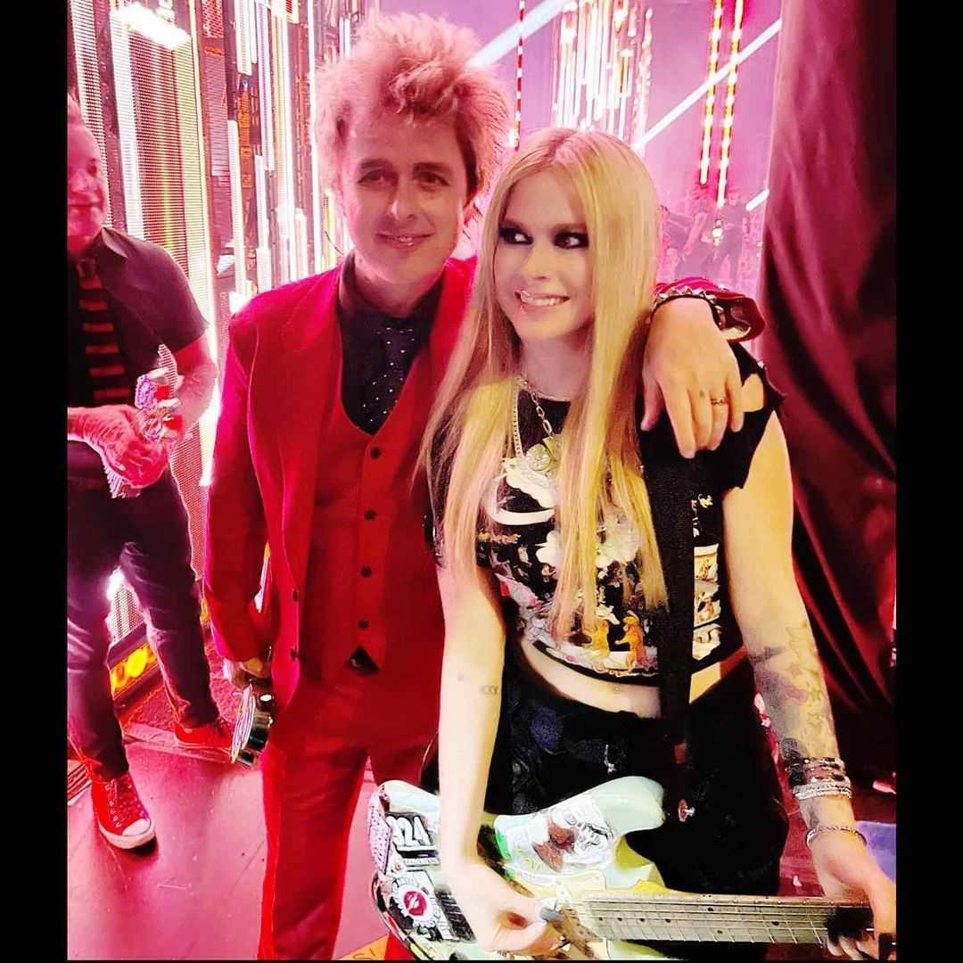 Billie Joe Armstrong & Avril Lavigne (with Blue)
#greenday #billiejoearmstrong #billiejoe #avrillavigne #iheartradio #iheartawards