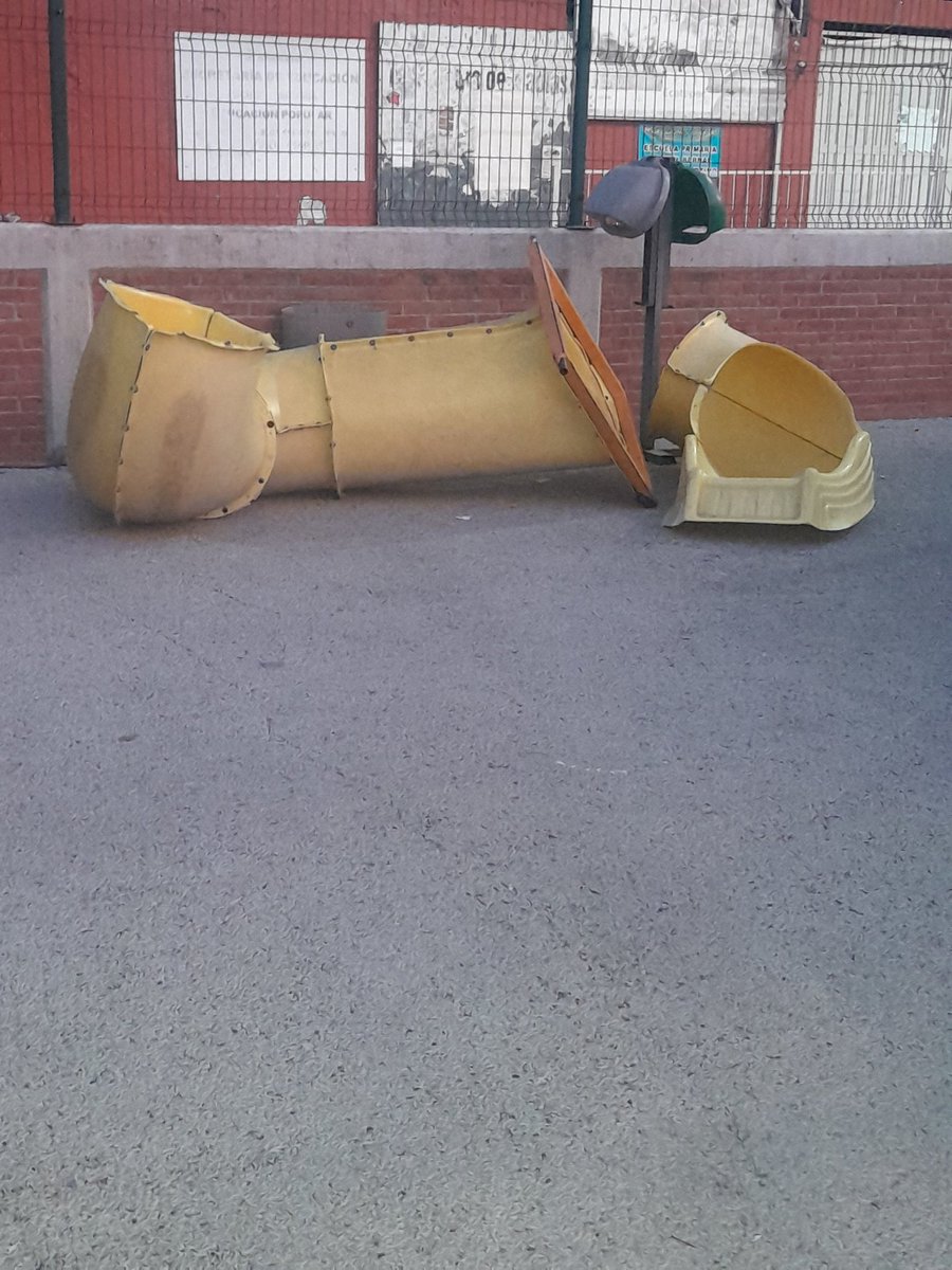 sweetadicc's tweet photo. Los vecinos de quinto sol solicitamos al gobierno de @Ecatepec y a  @FerVilchisMx atención para el mantenimiento y limpieza del deportivo quinto sol y sus alrededores, los niños no pueden jugar por el olor a basura y perro muerto.  #Comunidad #CuartaTransformacion https://t.co/2rShAvkdj1