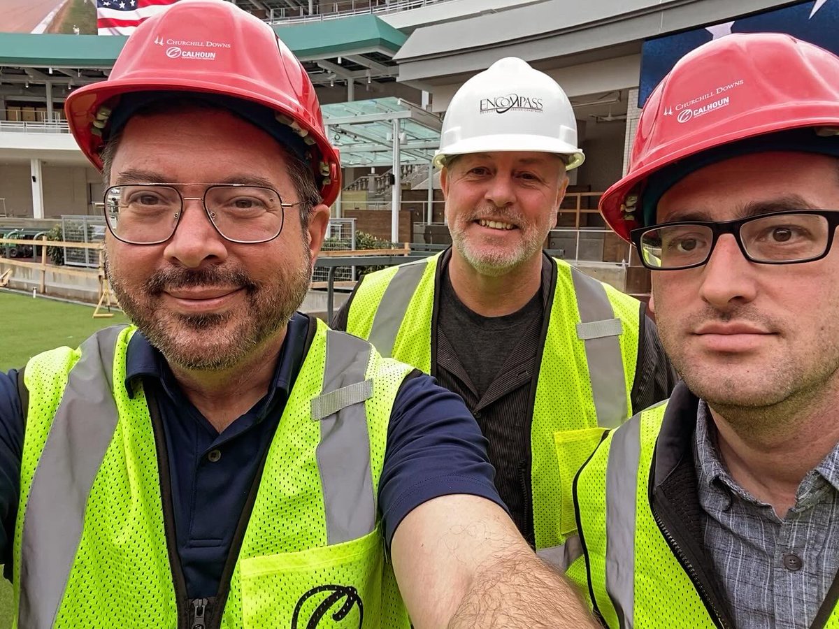 Got to meet @TonyCalo5 today. He got a tour of @ChurchillDowns courtesy of @HorseRacingKK. We got to visit the new paddock. It won’t be long now!