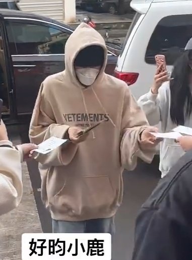 soonyunqi's tweet photo. winwin in vetements hoodie https://t.co/tetPYpWaIW