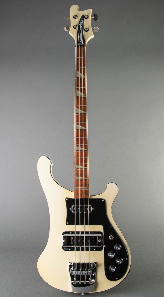 리키에 대해 알아볼수록 영현이 스럽다..ㅋㅋ
Rikenbacker 4001 모델이고 화이트 컬러인데 이게 생산되지 않는 모델이라 빈티지 제품만 한 대씩 매물이 나오는데 모두 ‘very rare’ 가 붙어서 나오고 컬러도 white라는데 성진이 바바처럼 조명에 다 타서 전부다 누래.. 커크보다 노랗다 ㅋㅋ