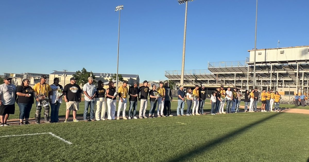 _ECAthletics's tweet photo. Senior Night for @_ECBaseball! So much love, so much support! Thank you Seniors! #WeAreEC https://t.co/Um8f8SZtLl