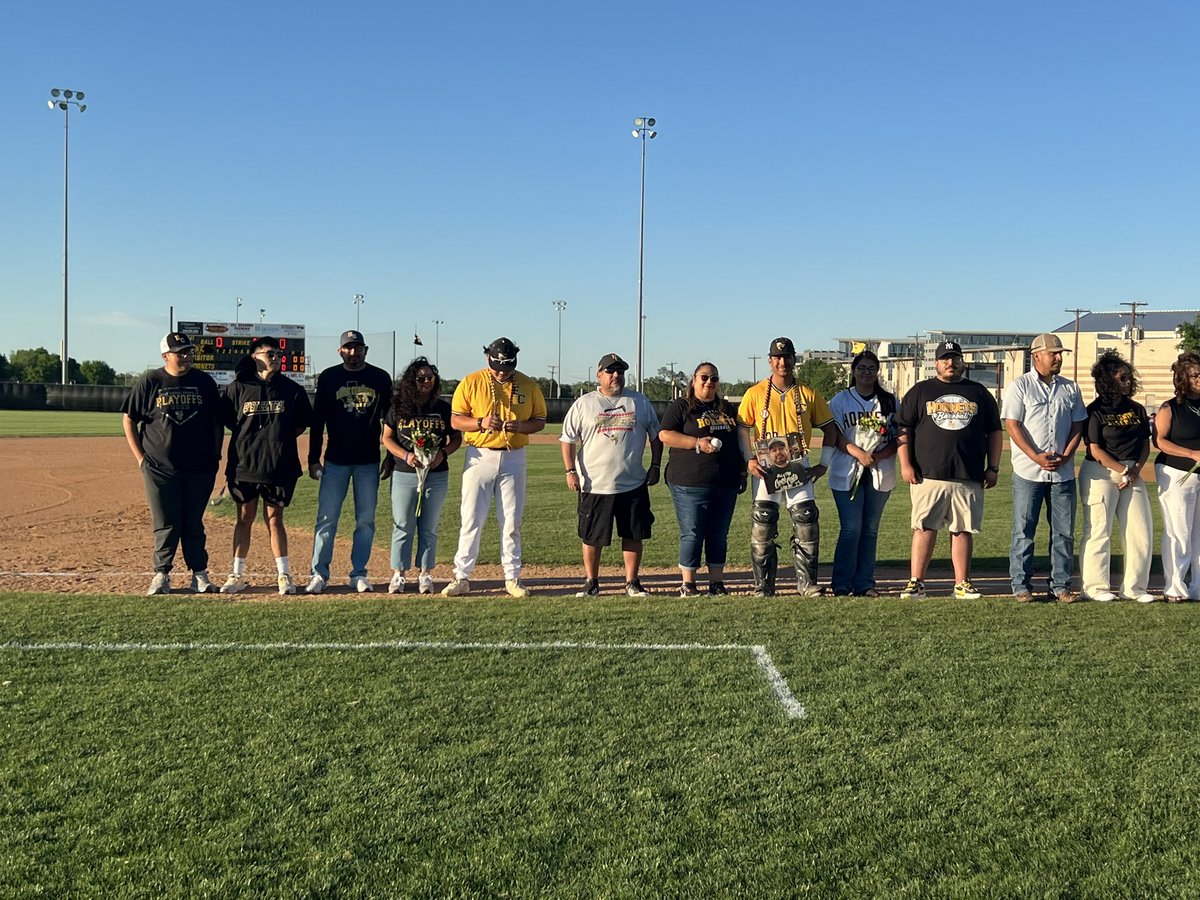 _ECAthletics's tweet photo. Senior Night for @_ECBaseball! So much love, so much support! Thank you Seniors! #WeAreEC https://t.co/Um8f8SZtLl