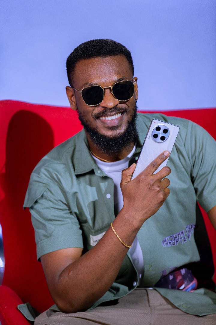 This is how you smile when you know the TECNO CAMON 30 Series is a super lit device 🔥 @adekunleolopade agrees !! #CAMON30Launch #CAMON30Series