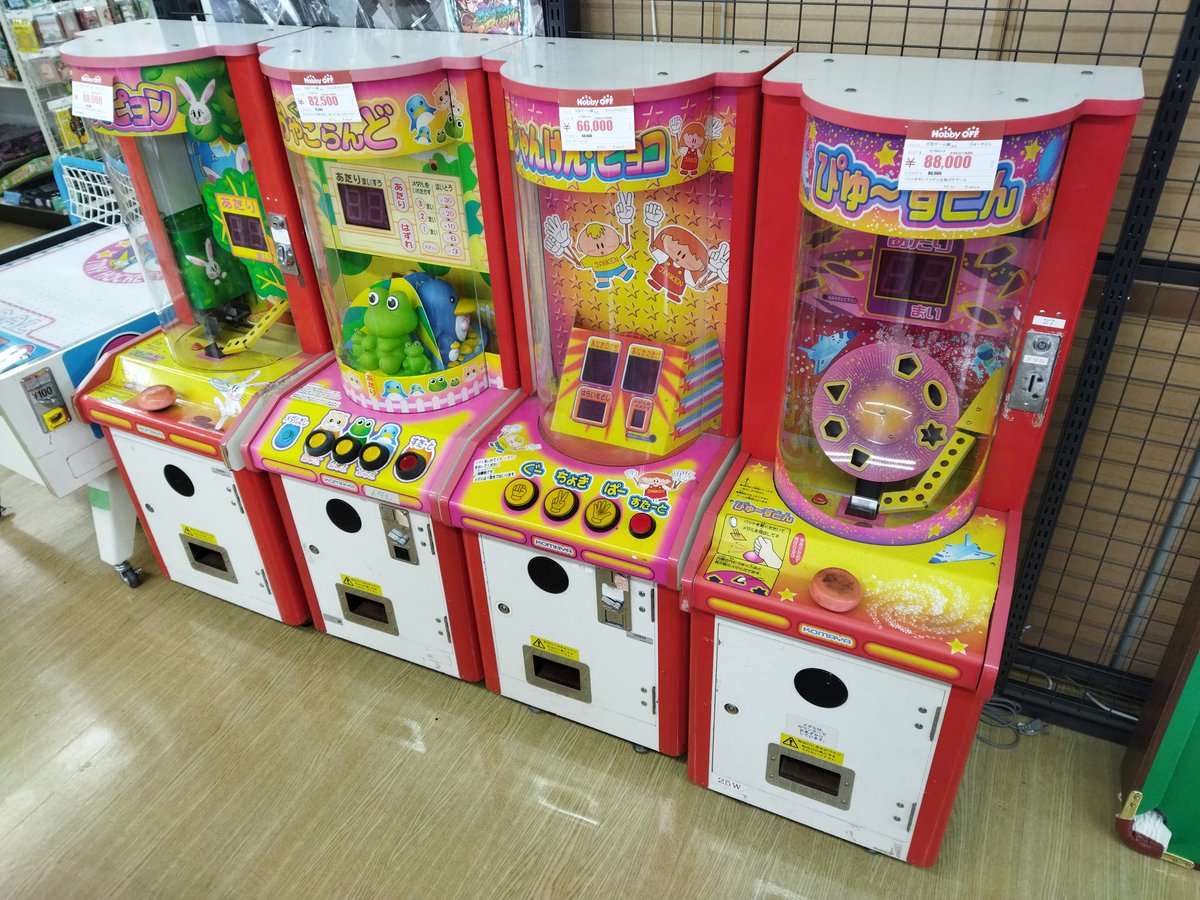 スロットコーナーには型ゲーム機も販売しております😲 特にメダル
