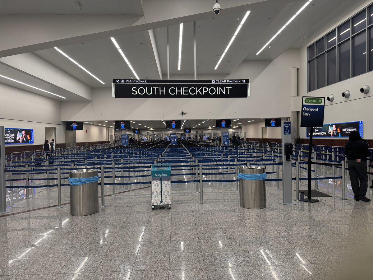 ATLSloan's tweet image. As a coaster enthusiast who loves station waits and especially walk-ons, this is the  #precheck security lines we all hope to consistently see @ATLairport   Well done @ATL and  @TSA ✈️